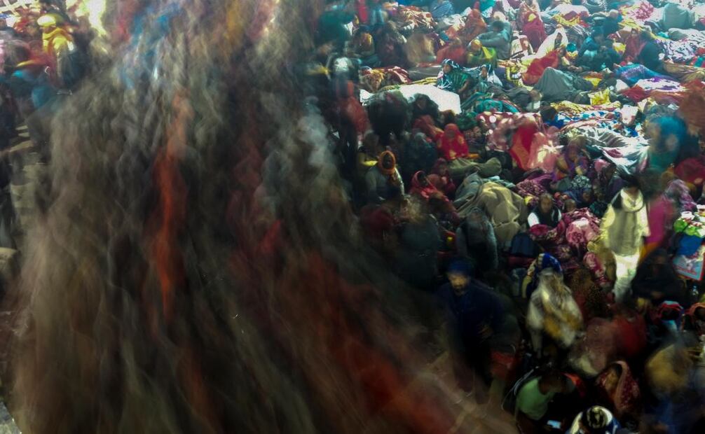 Al menos 15 personas murieron y varias más resultaron heridas en una estampida durante el Kumbh Mela, un multitudinario festival religioso en la ciudad de Prayagraj, al norte de India. (28/01/25) Foto: AP