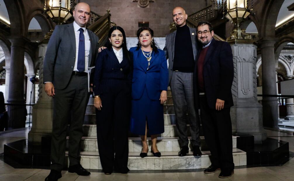 Clara Brugada da a conocer la creación de una línea telefónica denominada ‘H20 agua’. Foto: Especiales