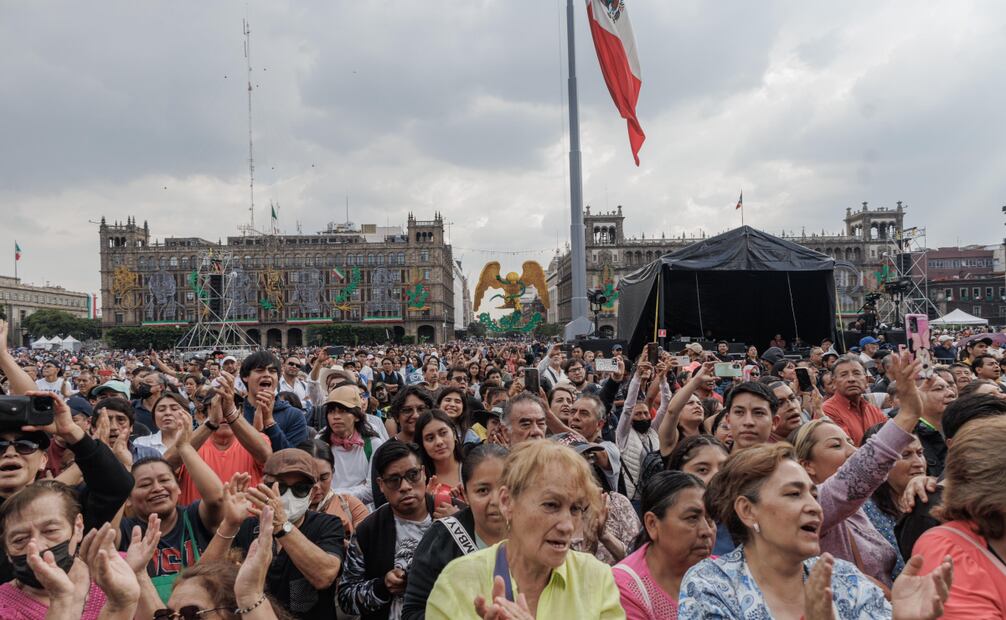 La multitud disfruto del evento musical "Zócalo Lindo y Querido", con presentaciones de mariachis como el Mariachi Arce y el Mariachi Amazonas. Foto: César Huerta