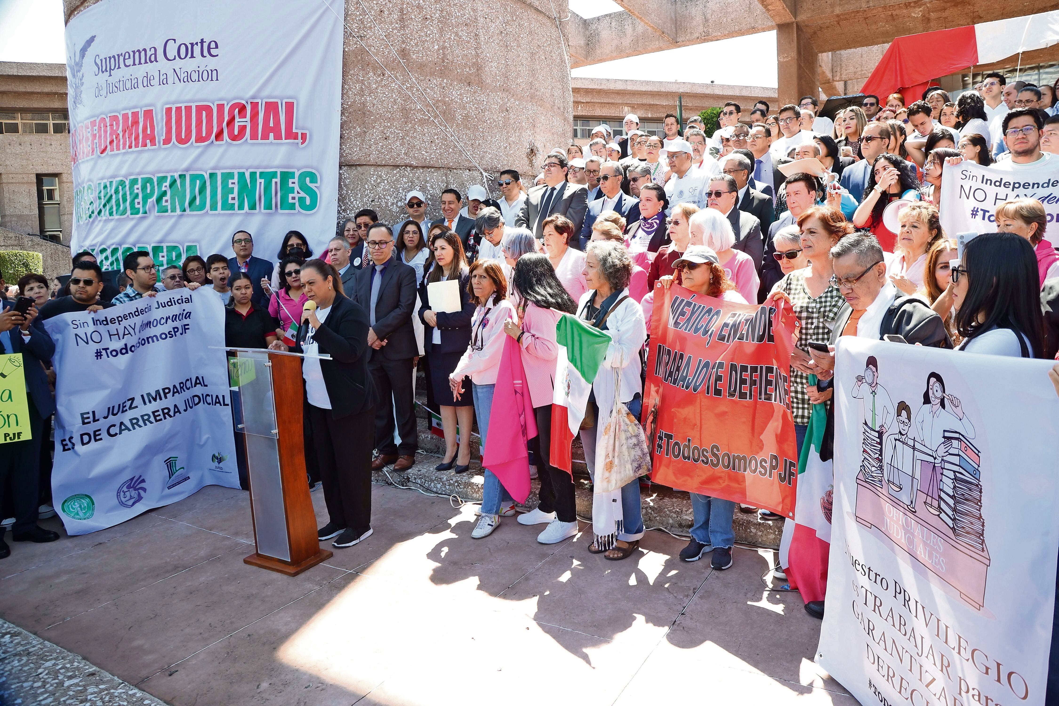 Personal del Poder Judicial de la Federación pidió ser escuchado en la iniciativa del presidente López Obrador, pues una reforma apresurada puede “poner de rodillas a la República”. Foto: Edgar Negrete Cuarto oscuro