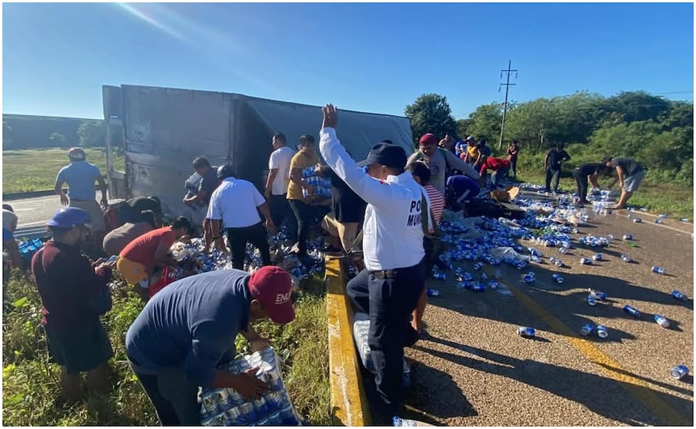 La policía municipal no pudo frenar a los habitantes de Campeche (28/11/2024): Foto: Especial