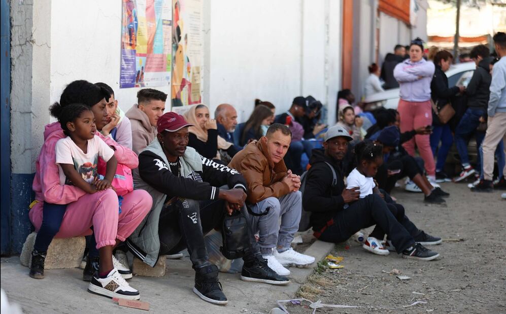 Migrantes desbordan asistencia a oficinas de la Comar en Naucalpan para quedarse en el país. Foto: Diego Simón Sánchez/EL UNIVERSAL