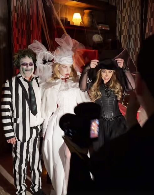 Belinda posa junto a su madre Belinda y su padre Ignacio, en fiesta de Halloween.
Foto: Instagram