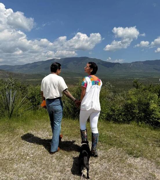 Ángela Aguilar y Christian Nodal presumen foto juntos en Zacatecas.