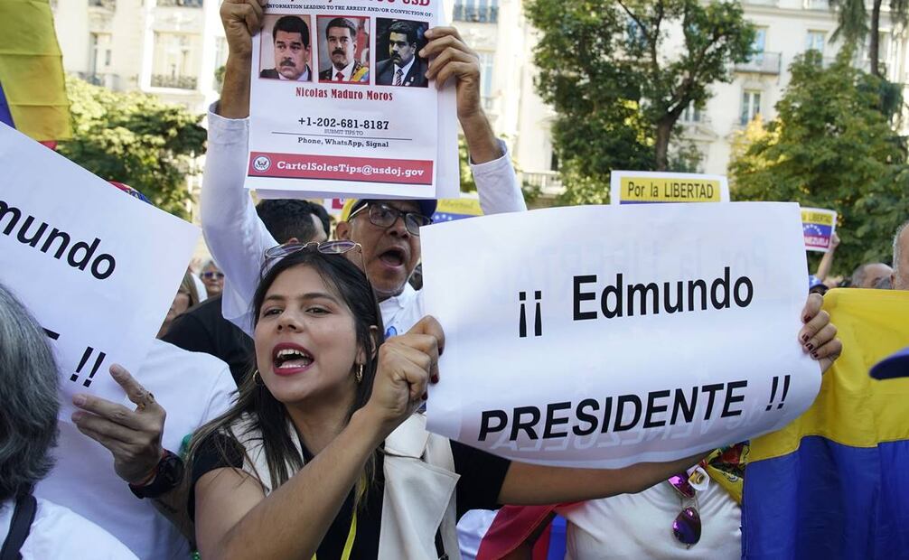 Los partidarios de Edmundo González participan en una protesta en Madrid, España. Foto: AP