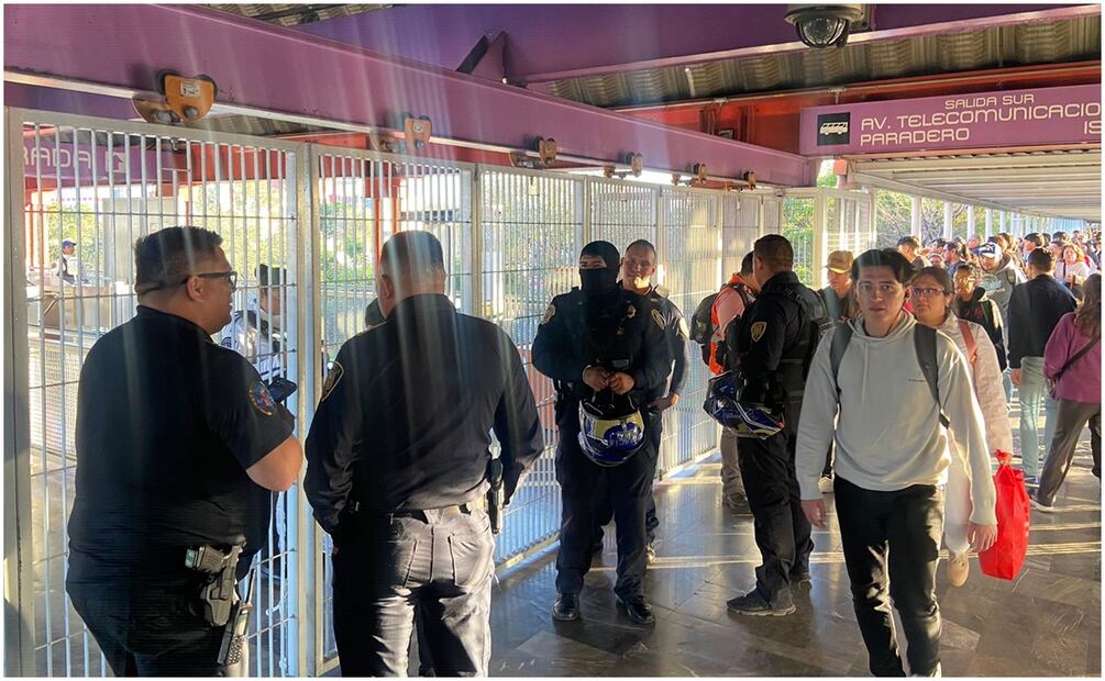 Un hombre perdió la vida al recibir un disparo de arma de fuego al interior de la estación Tepalcates de la línea A del Sitema de Transporte Colectivo Metro.. Foto: Juan Carlos Williams / EL UNIVERSAL