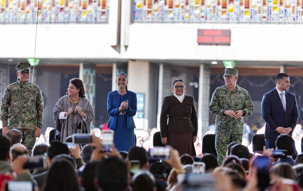 La presidenta Claudia Sheinbaum encabeza en la Basílica de Guadalupe la ceremonia de arranque del programa de canje de armas “Sí al desarme, Sí a la paz”. Foto: Hugo Salvador/EL UNIVERSAL