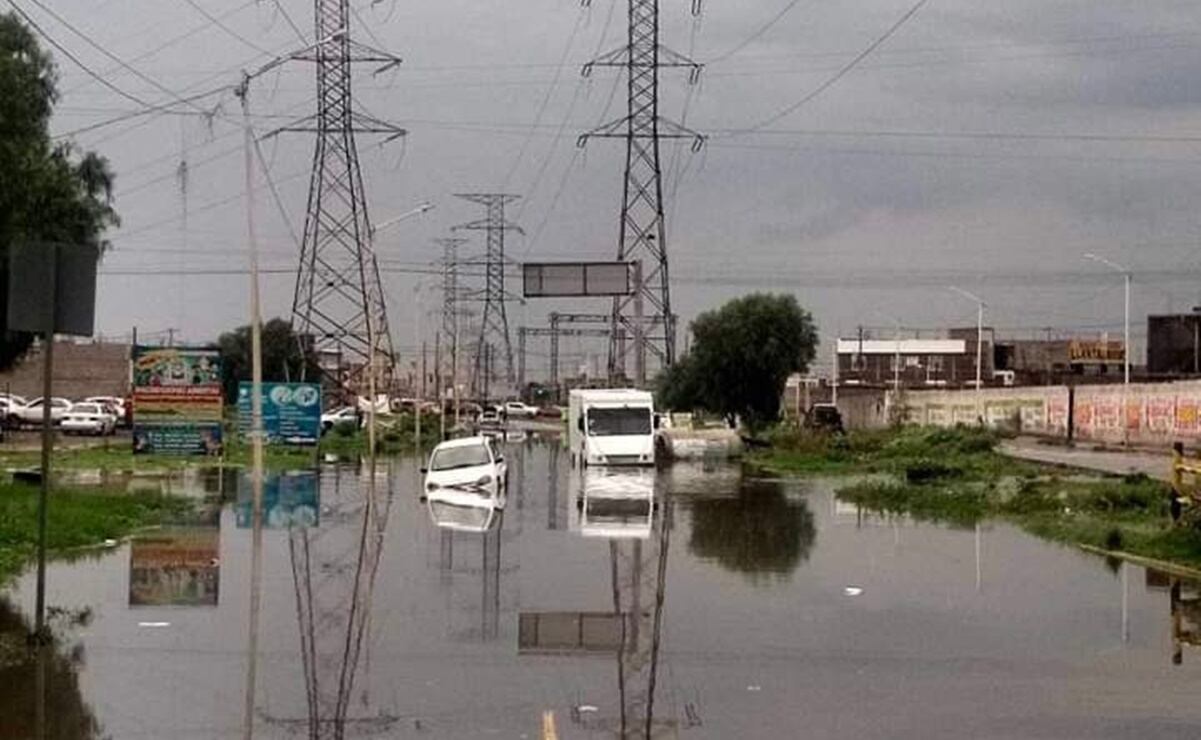 El agua que cayó en la parte alta de Ciudad Cuauhtémoc y Herrería, en Santa María Chiconautla, bajó con rapidez a esa zona de Ecatepec. Foto: Especial