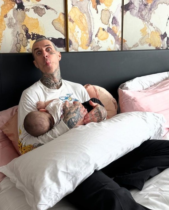 Travis Barker y su hijo Rocky. Foto: Instagram.