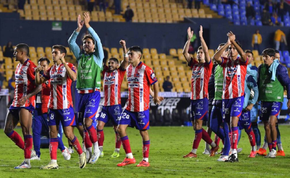 Jugadores del San Luis celebran su pase a las Semifinales del torneo Apertura 2024. FOTO: Imago7