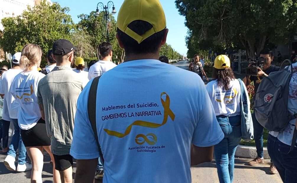 Marchan en Mérida para pedir mayor prevención contra el suicidio. Foto Especial