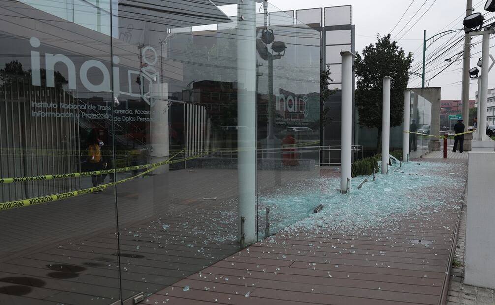 Fachada del INAI ubicada al sur de la CDMX que fue vandalizada durante la madrugada del 9 de octubre. Foto: Fernanda Rojas/ EL UNIVERSAL