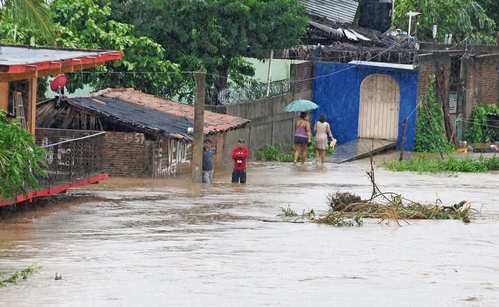 El paso del huracán John por Guerrero dejó inundaciones en lugares como el poblado de Marquelia, en la zona de la Costa Chica. Foto: Edwin Hernández | El Universal