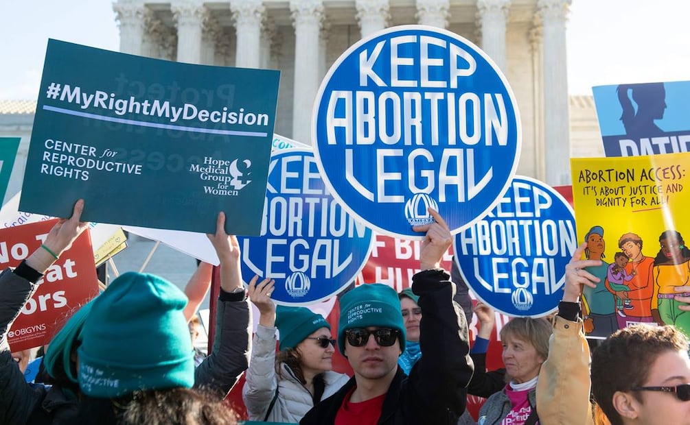 Al menos 20 estados han impuesto desde entonces restricciones totales o parciales, siendo Georgia el que prohíbe la mayoría de los abortos después de las seis semanas de embarazo. Foto: AFP