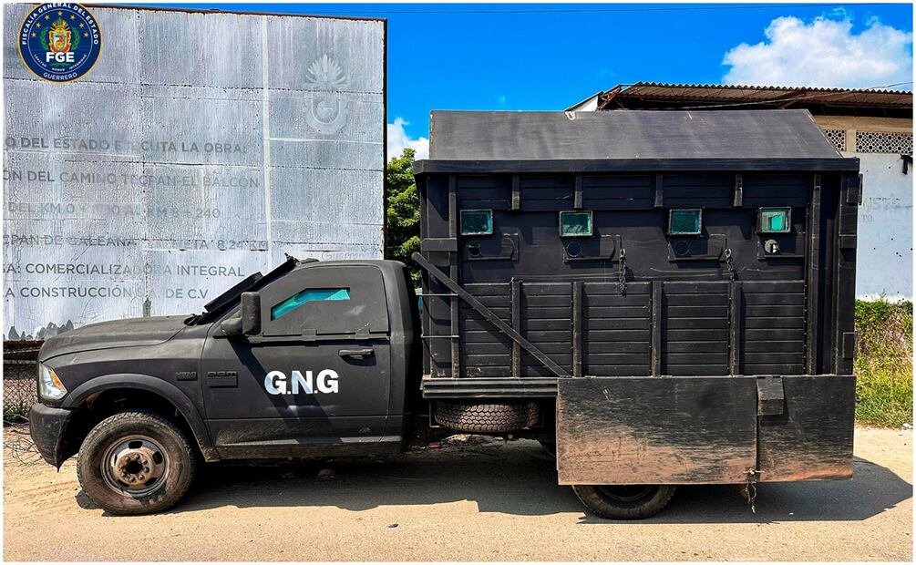 Este 25 de octubre, durante detención de 15 personas por irrupción en Tecpan, Guerrero se aseguraron artefactos explosivos y armas largas. Foto: Especial