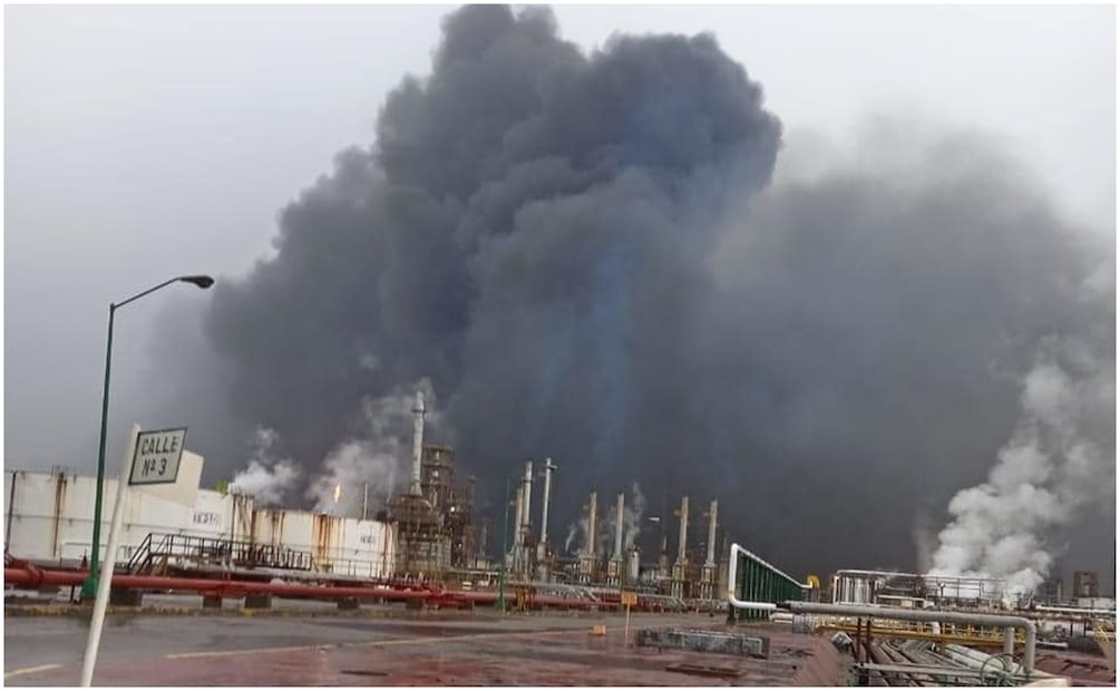 Incendio en refinería de Oaxaca. Foto: Captura de video