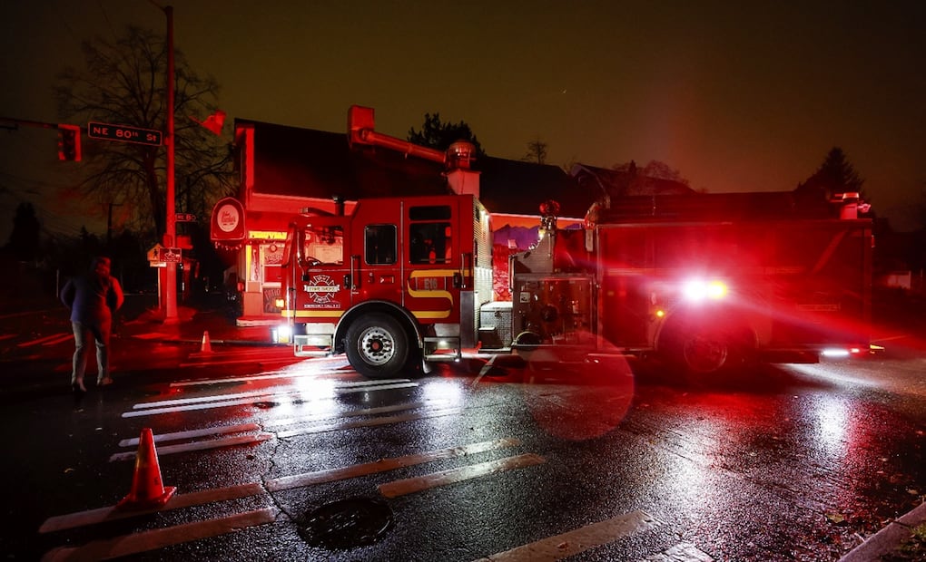 Una gran tormenta azotó el noroeste de Estados Unidos el martes por la noche con fuertes vientos y lluvias. Foto: AP