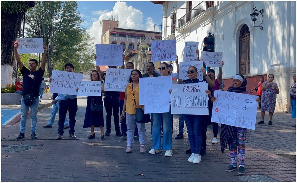 Al grito de ¡Nos falta Mauricio!, los comunicadores salieron a las calles de Morelia y Uruapan exigiendo justicia (31/10/2024). Foto: Carlos Arrieta / EL UNIVERSAL