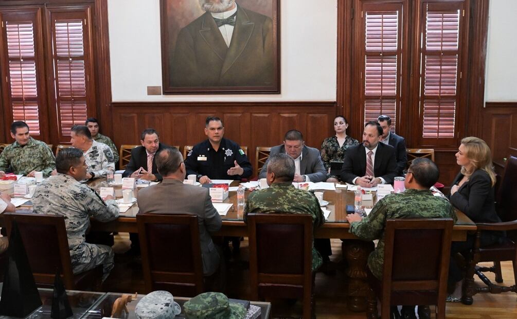 Gobernadora de Chihuahua encabeza reunión de seguridad tras hallazgo de 11 cuerpos en Ojinaga. Foto: Especial