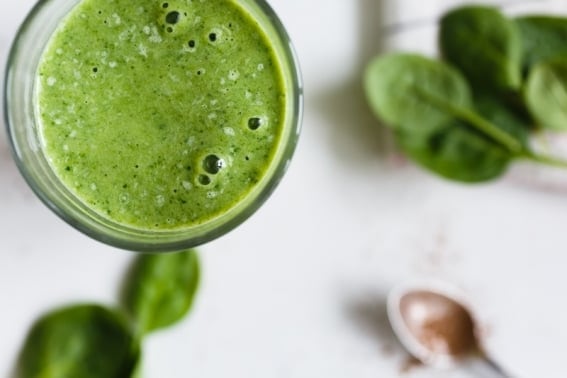 The green smoothie to drink on an empty stomach and reduce blood sugar levels effectively