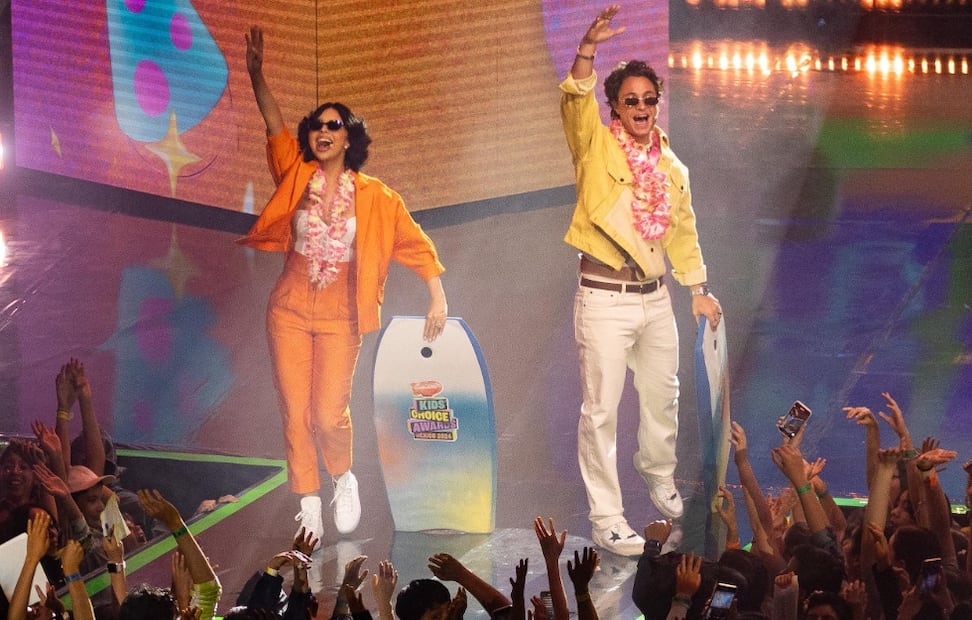 Ángela Aguilar y Michael Ronda en los Kids Choice Awards, desde el Auditorio Nacional.Foto: Hugo Salvador/EL UNIVERSAL.