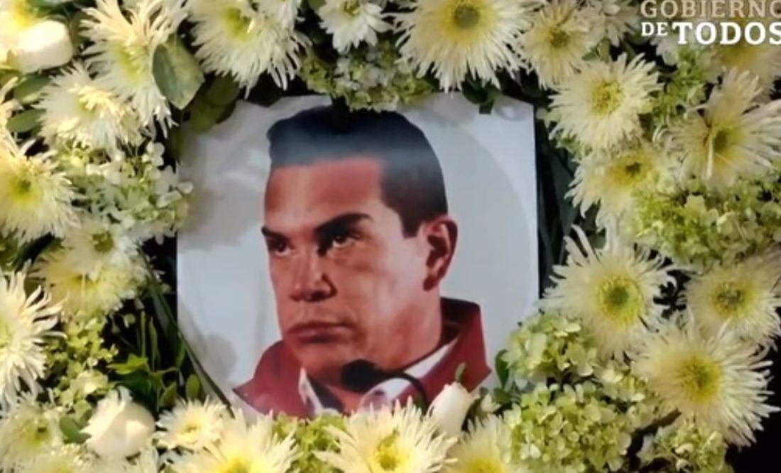 Alito Moreno denuncia amenaza de muerte de Layda Sansores por corona de  flores con su foto