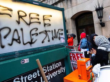 Universidad de Columbia comienza a suspender a estudiantes por protestas propalestinas