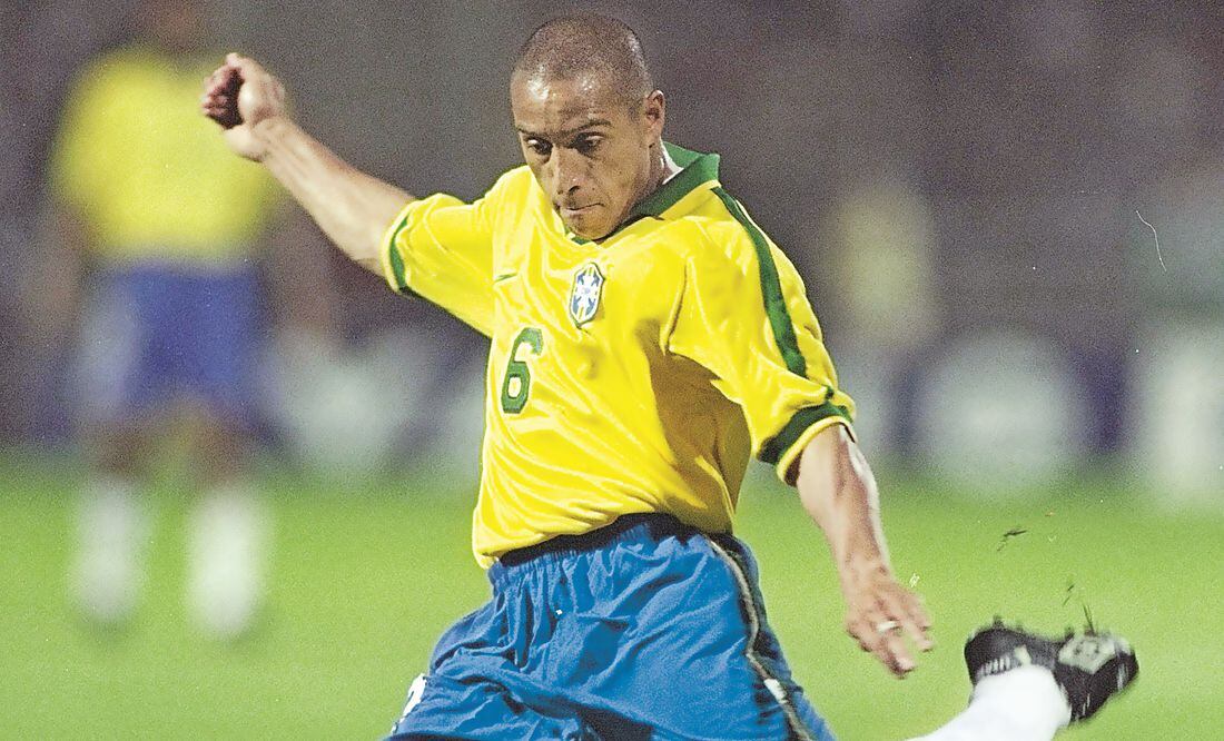 Golaço de falta de Roberto Carlos que desafiou a física completa 25 anos;  reveja, Brasil Mundial FC