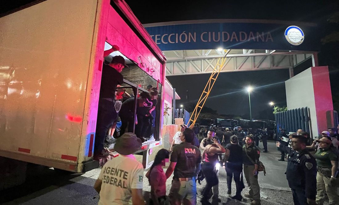 Rescatan a 174 personas migrantes hacinadas en caja de tráiler, en Chiapa de Corzo