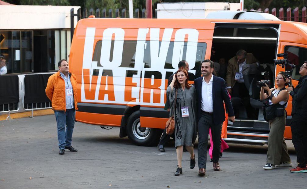 Jorge Álvarez Máynez llega a los Estudios Churubusco para participar en el segundo debate presidencial. Foto: Diego Simón / EL UNIVERSAL