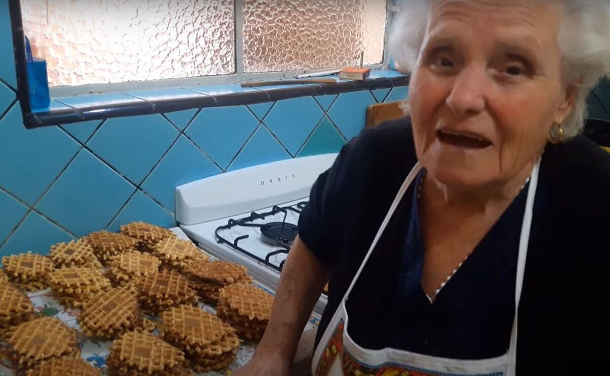 Abuelita italiana abre su canal de recetas en YouTube